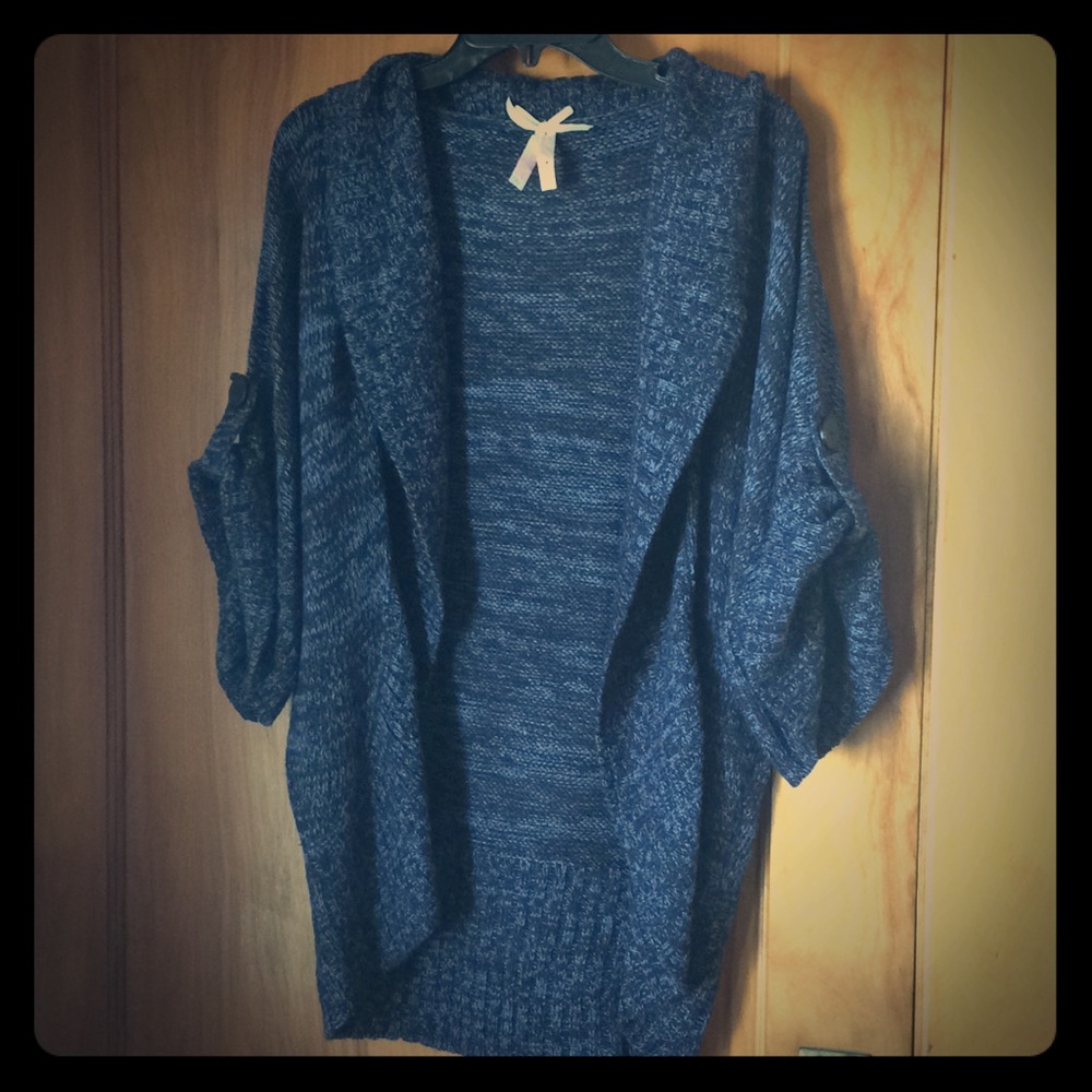 Soft blue knitted cardigan/shrug